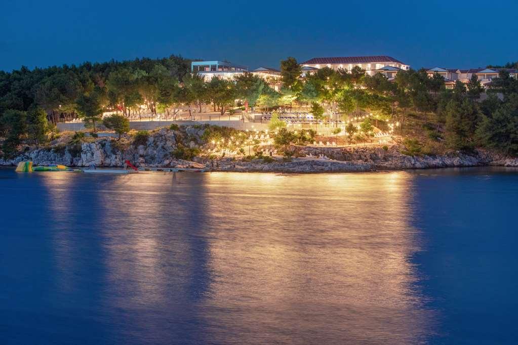 Gava Waterman Milna Resort Екстериор снимка